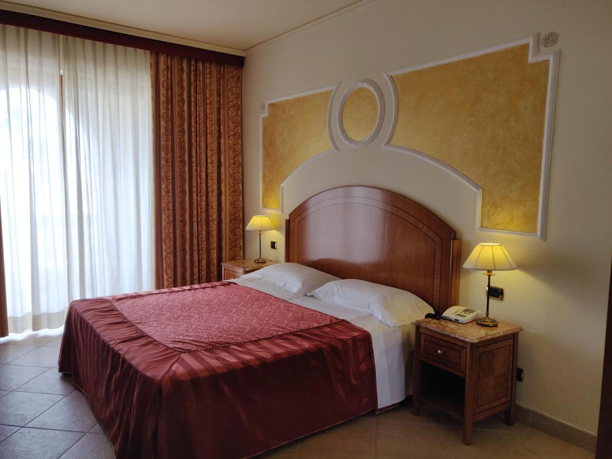Parco Dei Principi Hotel Roccella Ionica Exterior foto