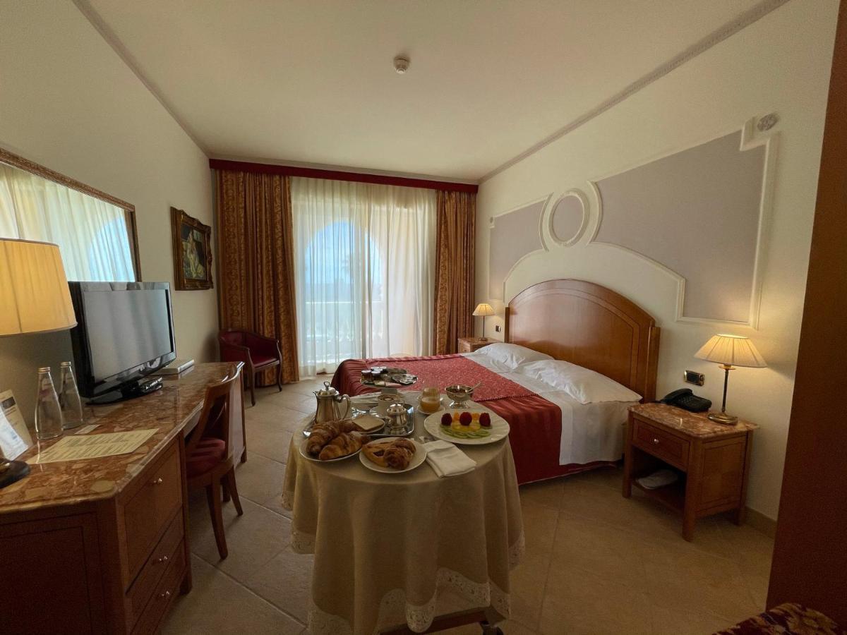 Parco Dei Principi Hotel Roccella Ionica Exterior foto